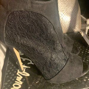 SEXY ALDO BLACK BOOTIE - SIZE 9